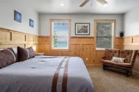 Lakeside Haven, a cozy and relaxing home that sleeps 24 with pool/hottub access!