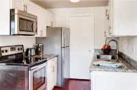 Chic apartment in fabulous Kenmore with fitness room, WiFi, AC Hotels in Kenmore