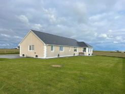 TRANQUIL SANDS - A Pet Friendly Bungalow, walking distance to a stunning Beach