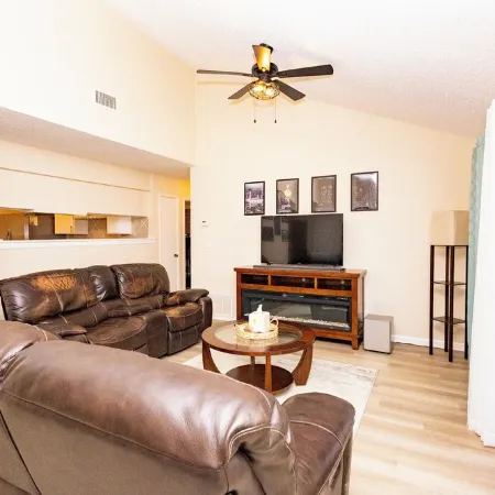 3 Miles to SeaWorld in San Antonio with WiFi, game room Отели рядом с достопримечательностью «Водный Мир Техаса»