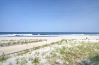 Charming 2bedroom ocean view beach front condo in Seaside Hts w pool, AC, WiFi