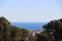 Modern villa, fast WiFi, A/C, pool in private backyard, ideal for fun and work