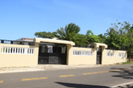 Cheerful 3-bedroom home close to lakes and beaches between Nagua and Cabrera