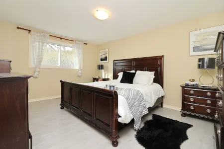 Charming Group Getaway Home Near the Lake – Perfect for Holidays & Reunions!