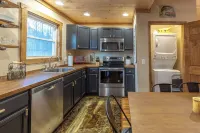 Deer Lodge cabin with loft and Gameroom