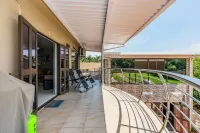 4-bedroom  house in charming Durban North with WiFi, AC. Start your vacation now