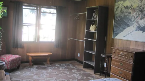 Spacious 4-bedroom with WiFi Centrally Located in SyracuseClose to Everything