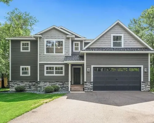 Exceptional property on Pelican Lake! Short walk to Breezy Resort, beaches, park Hotels in Breezy Point