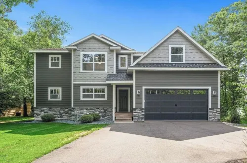 Exceptional property on Pelican Lake! Short walk to Breezy Resort, beaches, park Hotels in Breezy Point