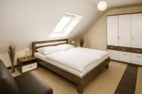 Nanis Hotel & Appartements