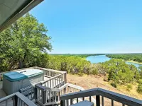 Panoramic View of Lake Marble Falls- 4BRM 10 Acres 1 King and 3 Queen Beds Hotels in Marble Falls