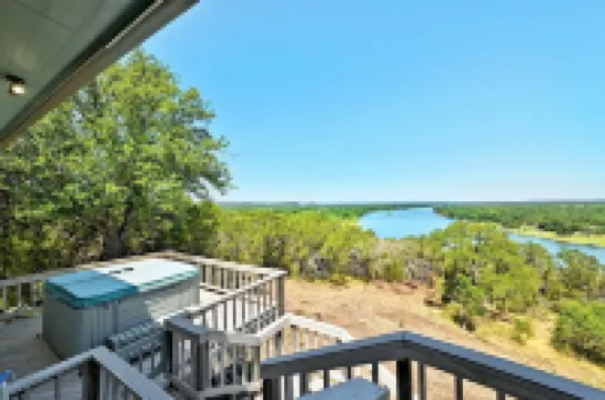 Panoramic View of Lake Marble Falls- 4BRM 10 Acres 1 King and 3 Queen Beds