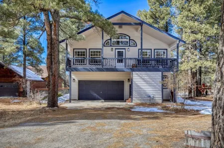 Whispering Pines Canyon Retreat - Pet friendly