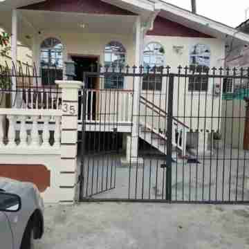 Two charming 2-bedroom cottages with AC and WiFi in delightful Queenstown  Gtown Hotel Exterior