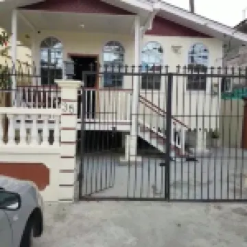 Two charming 2-bedroom cottages with AC and WiFi in delightful Queenstown  Gtown