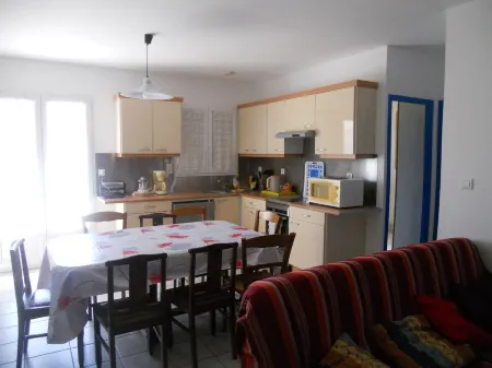 Detached house, in an enclosed garden, quiet location, near forest and sea