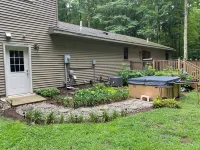 4 Bedroom/2 Bath Home 20 Acres of Woods - Hot Tub