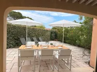 Grimaud house in condominium with pool and 2 parking spaces between village and beaches