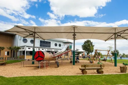 PLEASE DO NOT USE! Отели рядом с достопримечательностью «Парк Таттершолл Лейкс Кантри»