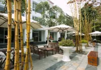 The nest of Pooh and Piglet Hotels in Phung Cong