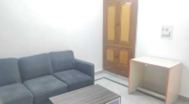 1BHK Homely Apartment – 5 Min to Metro , Kitchen & Free Wi-Fi