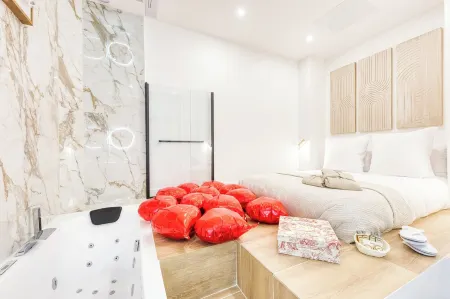 Cosy apartment with Jacuzzi 15min Champs Elysées Отели в г. Клиши-ла-Гаренн