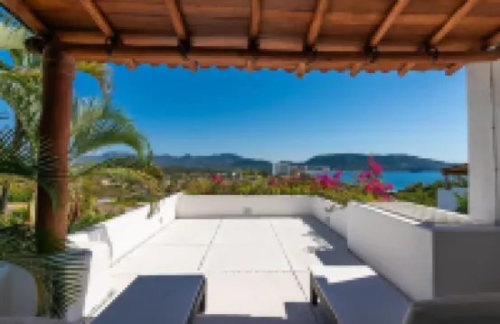Beautiful remodeled Villa Ixtapa Zi, luxury development, amenities.