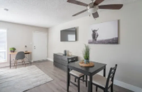 Studio - Gym - Pool - Great For Mid/Long Stays