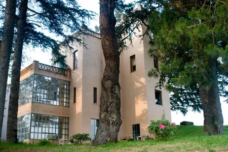 HAWK TOWER Отели в г. Рончильоне