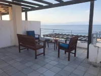 Seafront apartment with swimming pool. Breathtaking views!