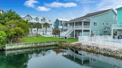 New Rental! Spacious 4-bedroom home in Ocean Isle Beach. 5 minute walk to beach! Các khách sạn ở Ocean Isle Beach