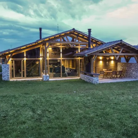 Chalet for up to 10 people with sauna, private home theater and hot tub