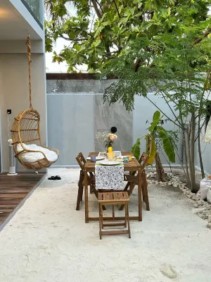 Island Pearl Escape, a 3-bedroom holiday home with modern amenities in Velidhoo Отели в г. 