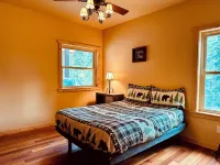 Sunny Spring Escape- No Snow, Just Mountain Views and Cozy Cabin Comfort!