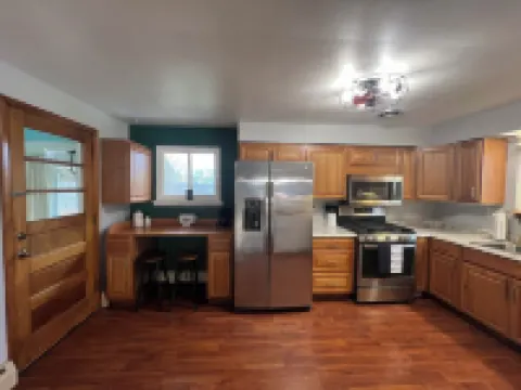 Soothing 2-bedroom house with WiFi in Butler