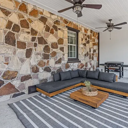 Old Town Stone Cottage Walk to Square or Southwestern, Family-Friendly, EV Ready