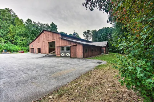 Extravagant Atglen Manor w/ Private 60-Acre Land! -  Privatzimmer
