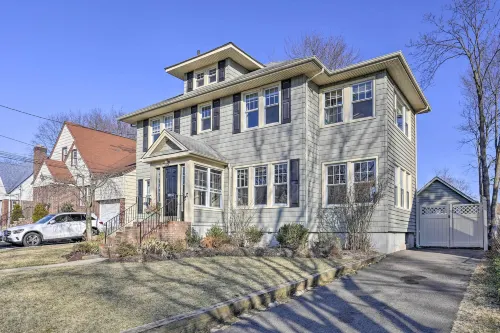 클래식 티넥 컬로니얼 홈과 모던한 터치