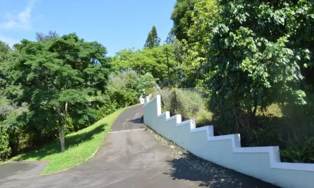 8 Sleeper Kingsize Vacation Home Rental Springside Road, Hillcrest Park, Durban Отели рядом с достопримечательностью «ChiroPlus Waterfall - Dr Brett Allison & Dr Tyron Dicks»