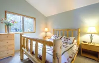 Tranquil, well-kept Cabin with Log Furniture & SHARC passes at 1, Whistling Swan