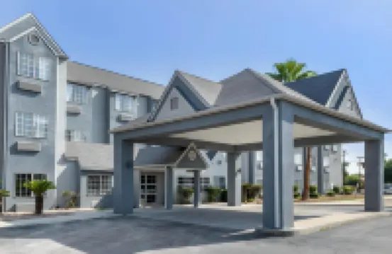 Days Inn by Wyndham San Antonio Downtown 鄰近Villa Finale House Museum的酒店