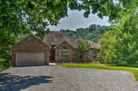 Luxe Lake Cumberland Retreat w/ Decks on 1 Acre! - Wifi