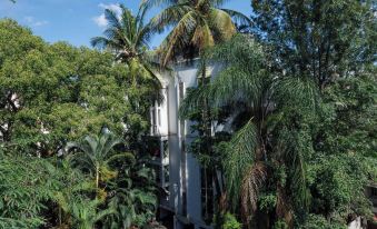 Casa Bianca by Red Olivenr Taj MG Roadpvt Garden