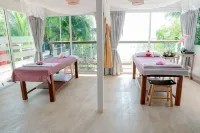 อ่าวฉลองวิลล่า รีสอร์ท แอนด์ สปา - ที่มีสปา
