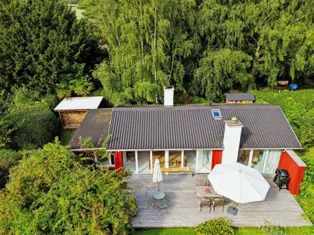 "Lauri" - 2.3km from the sea