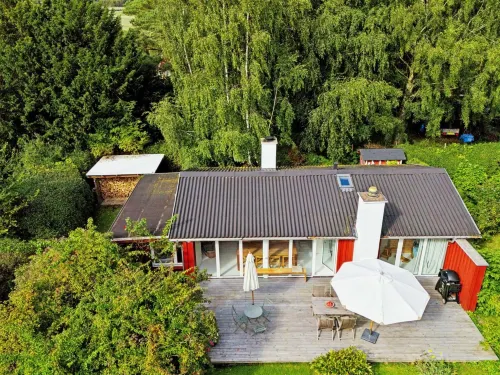 "Lauri" - 2.3km from the sea