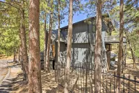 Luxe Timberland Villa w/ Lake Arrowhead Access! - Parkering