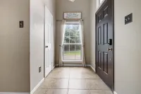 Charming family home with king bed - private pool - fast wifi - ARCADE Hotels in Mansfield