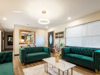 Stylish and funky, minutes away from everything NWA has to offer! Hotels in Springdale
