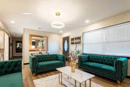 Stylish and funky, minutes away from everything NWA has to offer!